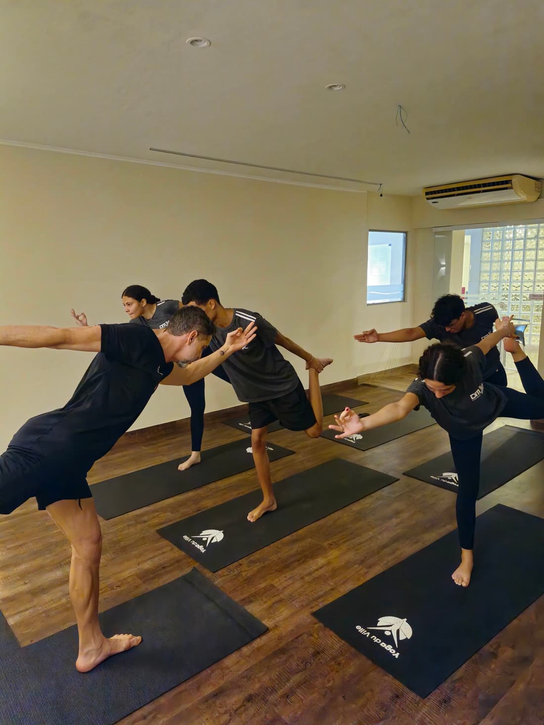 Sala de yoga no Yoga du Ville — Tijuca